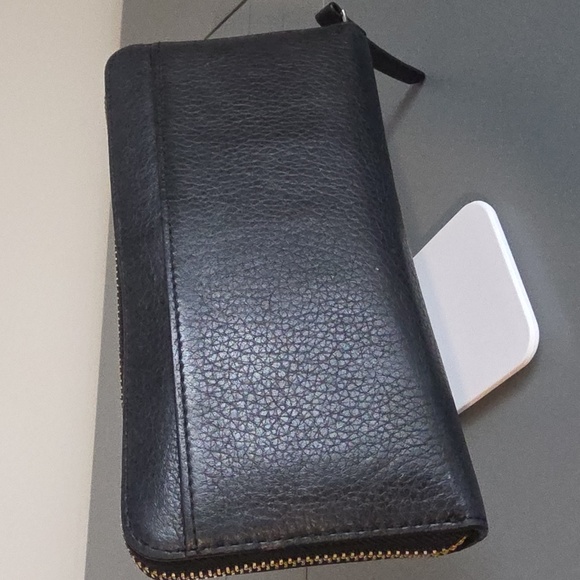 KATE SPADE NEW YORK Black Zip Around Leather Wallet - Picture 9 of 13